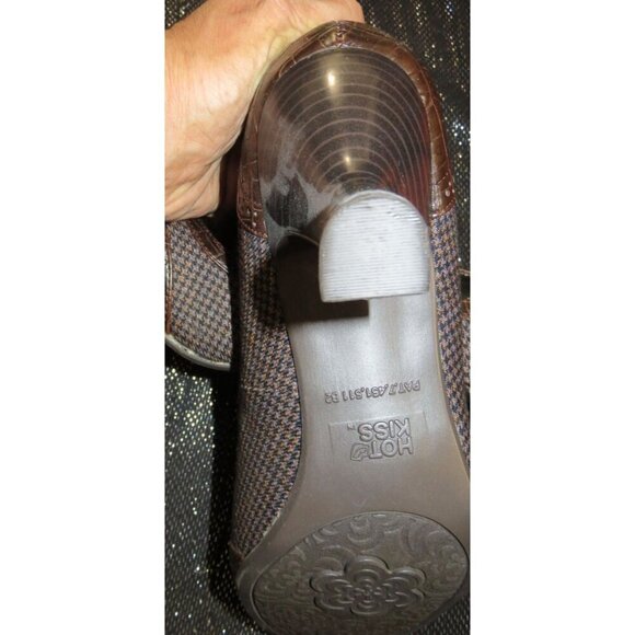 Hot Kiss Brown Mixed Leather Mary Jane Croc Embossed Button Closure Pumps 10 - Picture 9 of 11